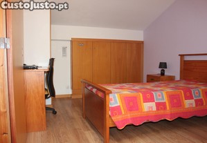 Viana do Castelo-Quarto  com WC privado para estudante masculino