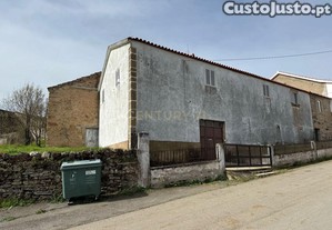 Oportunidade nica em Bragana: Casa para Recuperar com 6 Quartos
