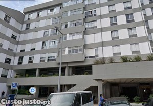 Quarto em T3 a estudante na Rua da Torrinha