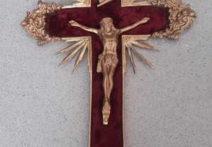 Crucifixo Antigo em latão maciço