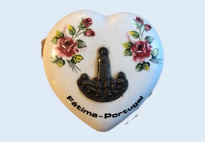 Coração em cerâmica Fátima Portugal, com imagem em metal em alto relevo