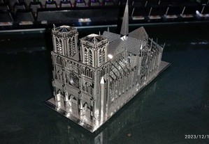 Novo Puzzle 3D Notre Dame Metálico