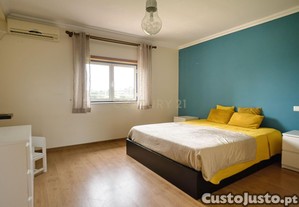 Moradia com excelente potencial em Alcoba�a e Vestiaria