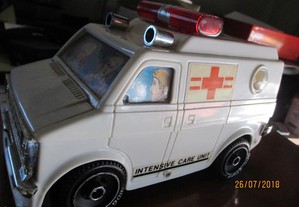 Brinquedo vintage - intensive care unit ambulance
