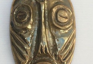 Máscara em bronze