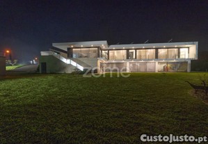 Moradia Individual T4 Com Piscina Interior De...