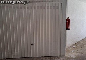 Garagem BOX com janela