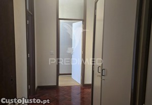 Prédio com quatro apartamentos t2