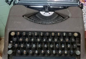 Máquina de escrever portátil, anos 60/70.