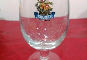Antigo copo em vidro da cerveja Sagres Europa, exemplar dos anos 80