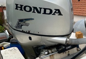 Motor Honda BF150 com 150HP a 4 tempos