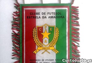 Galhardete antigo Clube Futebol Estrela da Amadora no verso menção às vitórias mais marcantes