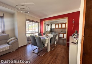 Apartamento T3 em Darque com garagem fechada
