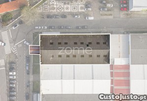 Armazém Industrial Com 1100M² Na Maia