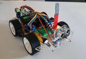 Carro Robot Educacional Arduino programado com Multifunções.