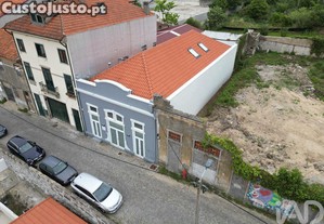 Casa T4 em Santa Marinha E São Pedro Da Afurada de 334,00 m²
