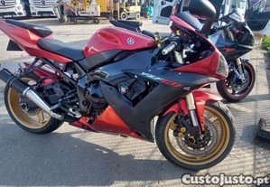 Yamaha - R1 - 02