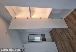 quarto rapariga av. 31 janeiro