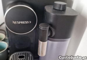 Nespresso Cafeteira el�trica Gran Lattissima Preta