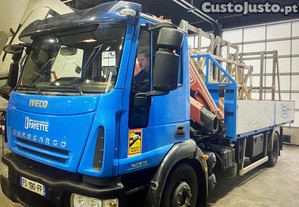 Iveco Eurocargo estrado grua e comando