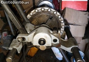 M�quinas de canaliza��o v�rias e tamb�m v�rios acess�rios de canaliza��o