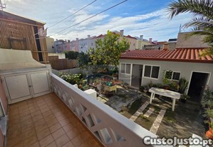 Apartamento T2 Com Grande Quintal, Anexo E...