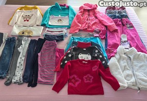 V�rias pe�as de roupa de crian�a da nossa Netinha