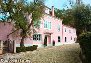 Encantadora Quinta em Sintra com 11 hectares  Uma Propriedade de Histria e Charme