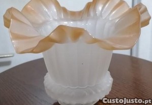 Tulipa em vidro fosco branco e castanho claro