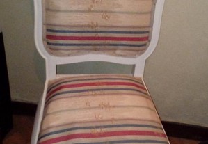 Cadeira antiga restaurada forro antigo