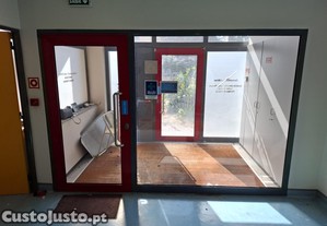DIVISRIAS em alumnio c/ vidro duplo e c/ percianas embutidos