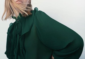 Blusa verde com folhos da Zara nova
