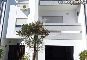 Moradia T6+ à venda em Vila Real (Nossa Senhora da Conceição, São Pedro e São Diniz), €420.000
