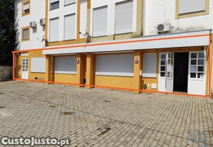 Loja / Estabelecimento Comercial em Alter do Cho de 132,00 m