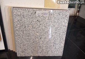 Granito Tipo Pedras Salgadas Polido  Branco Vimieiro 40x40x1cm 40x20x1cm