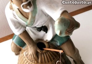 Escultura de s�bio chin�s em cer�mica