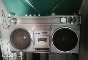 Rádio gravador grande antigo
