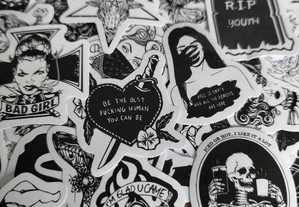 50 Stickers Autocolantes Góticos Caveiras Esqueletos