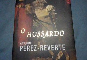 LIVRO O Hussardo de Arturo Pérez-Reverte BOM ESTAD