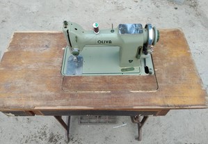 Maquina costura oliva