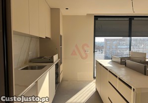 T3 De Luxo, Condom�nio Fechado,Com Piscina, Garagem Box Para 4 Carros, Varanda Em Pa�os De Ferreira, Porto, Pa�os de Ferreira