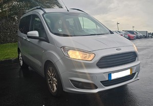 Ford Tourneo Courier 1.5 D 5 lugares - 2017 