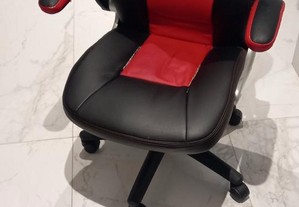 Cadeira de Gaming Preta e vermelha