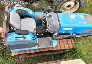 Trator de Rastos New Holland