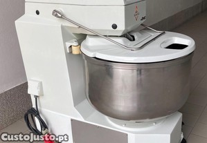 Amassadeira Espiral Felino Semi-Nova