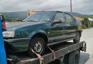 Carro Renault 19 de 1996 para peças