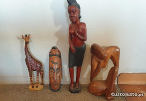 Diversos artigos de artesanato africano