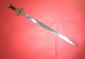 Espada com 63 cm