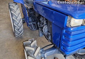Trator Izeki 4x4