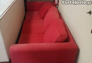 Sof� vermelho, pe�a �nica, com cerca de 2,30 de comprimento